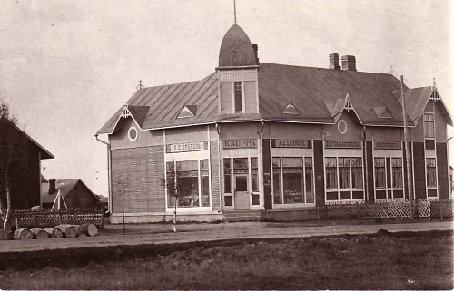 Нурми 1925 здание на станции, или вокзал с изнанки, или магазины возле вокзала.JPG