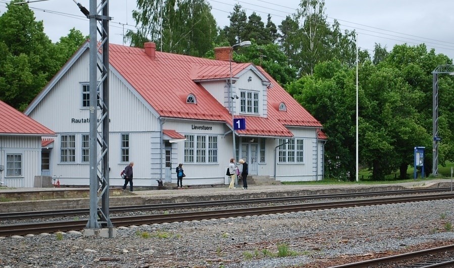 ст.Лиевестуоре (вбл.Ювяскюля)2009г. (здания перевезены из Хумалйоки в 1929г.).jpg