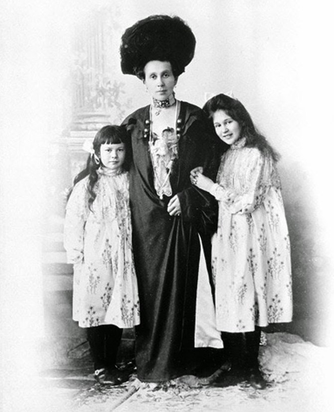 Морозова-Рейнбот с дочерьми Марией и Еленой. нач.1900-х гг..jpg