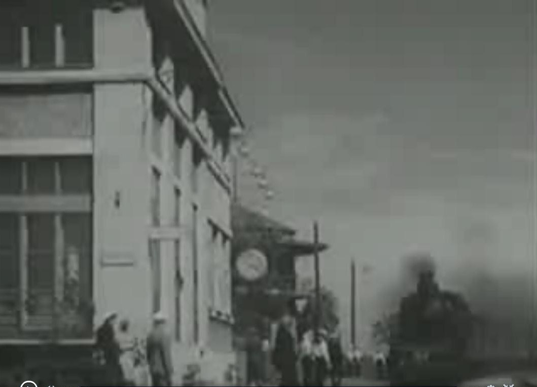 южное (косое) крыло и башня централизации 1939 г. кадр из худ. фильма (2).jpg