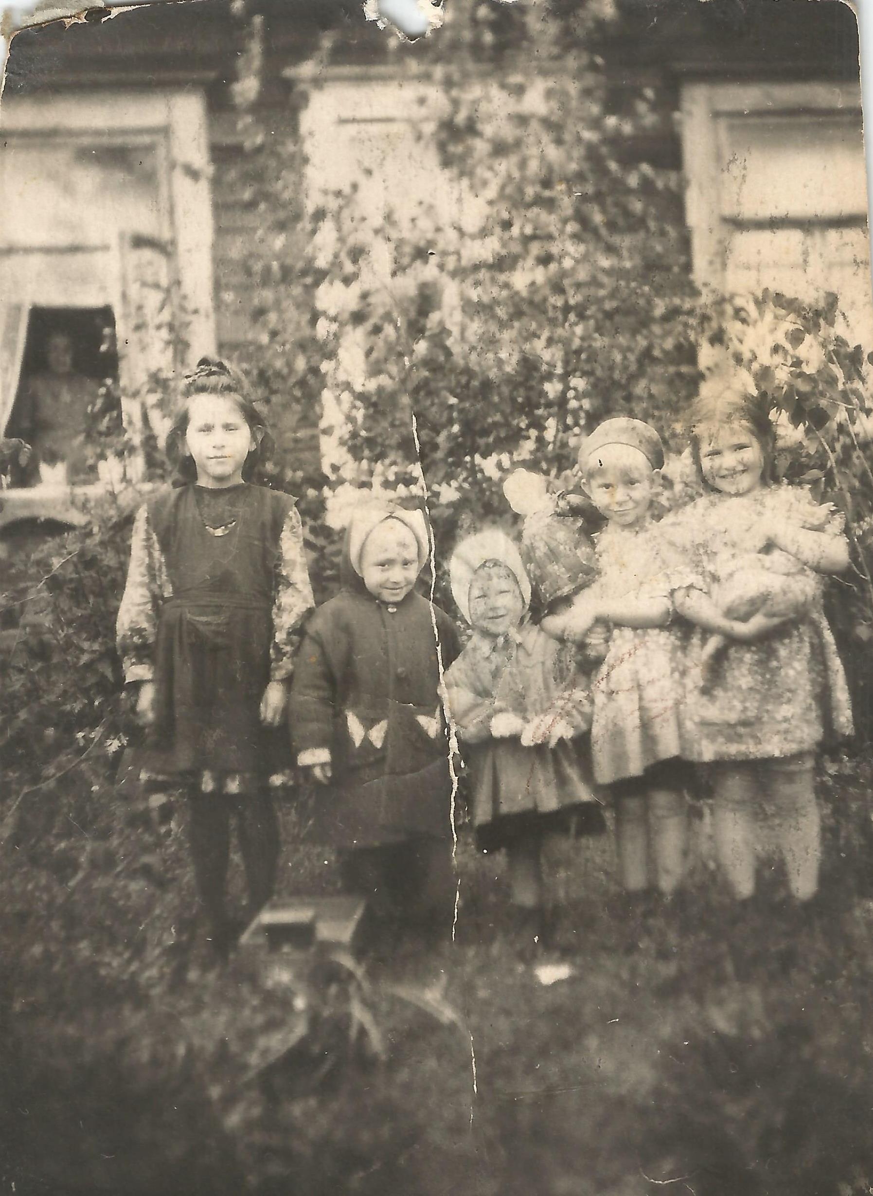 Зеленогорские ребятишки 1950 г..jpg