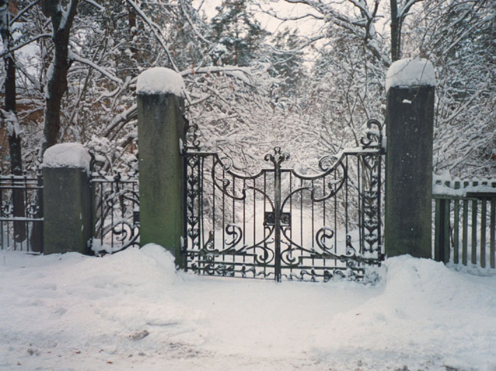 ворота виллы Рено, 2001 г..jpg