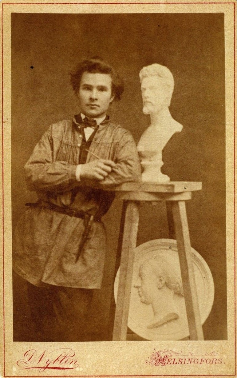 Скульптор Таканен и бюст Людекена.