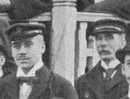 слева стоит Г.Г.Мюзер. справа Д.Сандерс 1898г..jpg