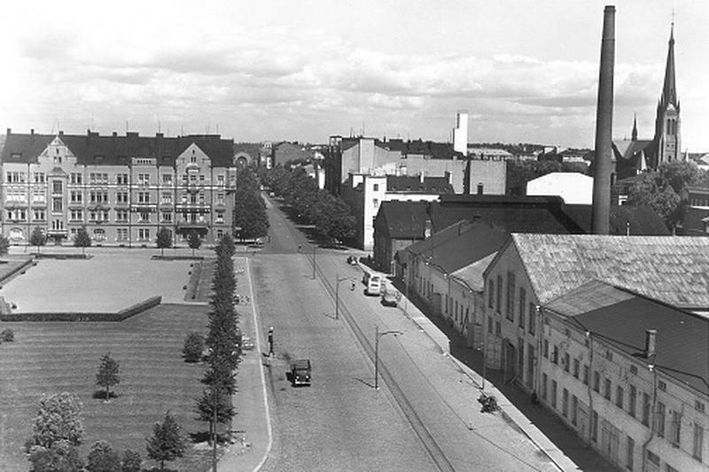 Карьяланкату 2 уг.Луостаринк.36 дом Пеликан слева 1930е.jpg