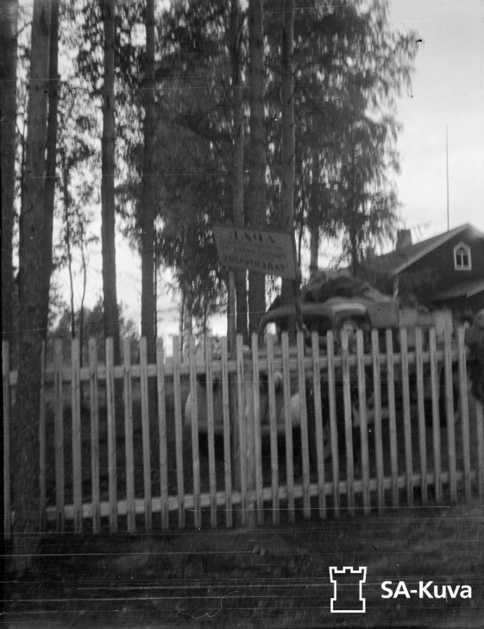 50670 домик лесника на Щучьем оз.Haukilammen metsänvartijan mökillä.Terijoki 1941.09.07.jpg