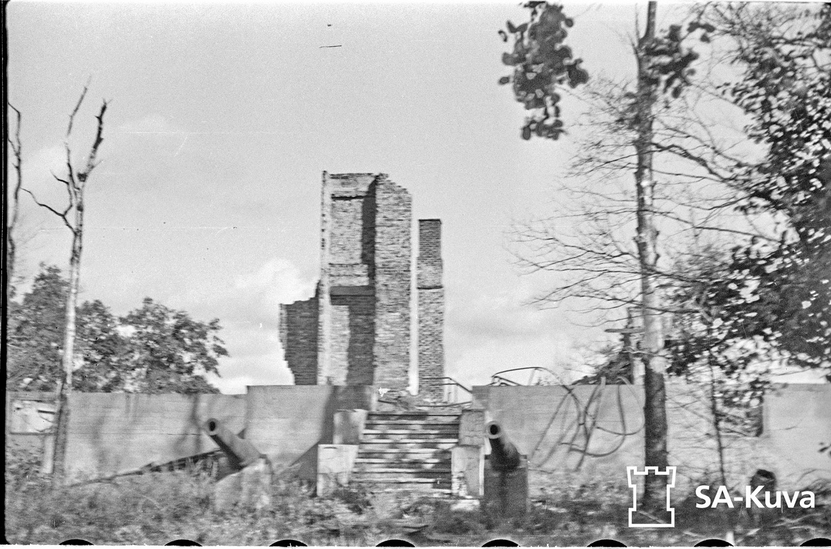 Seurakuntatalon rauniot.Ravansaari 1941.09.05.jpg