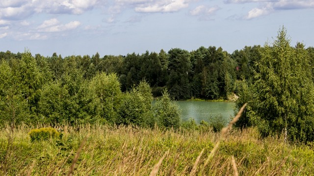 Из-за голубой глины цвет водоёма такой