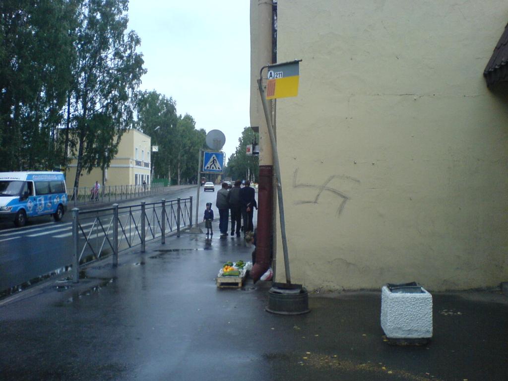 Свастика на проспекте Ленина