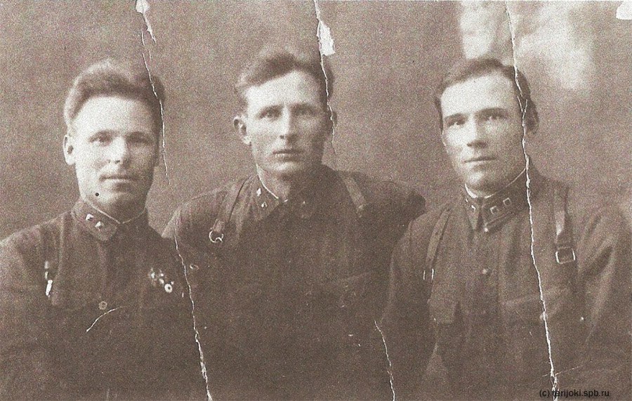 А. Г. Казанцев на довоенной фотографии (в центре)