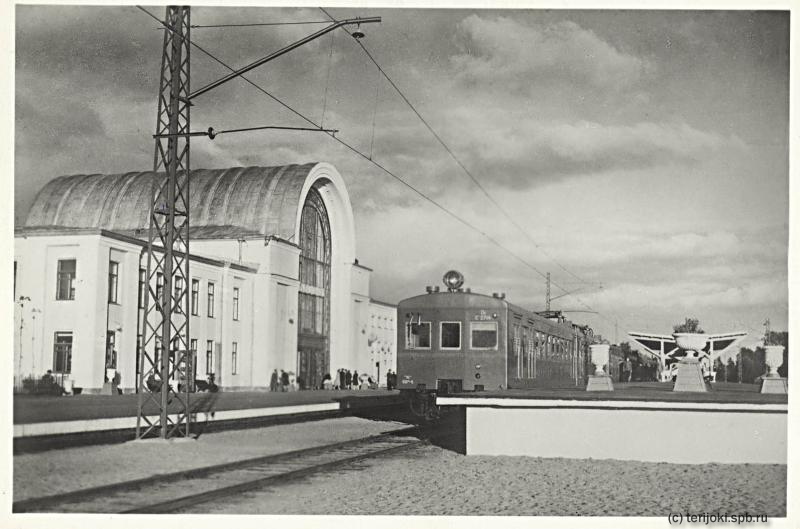 Вокзал. Первый электропоезд. 1955 год.
