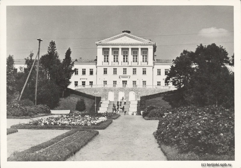 Здание средней школы. 1960 год.
