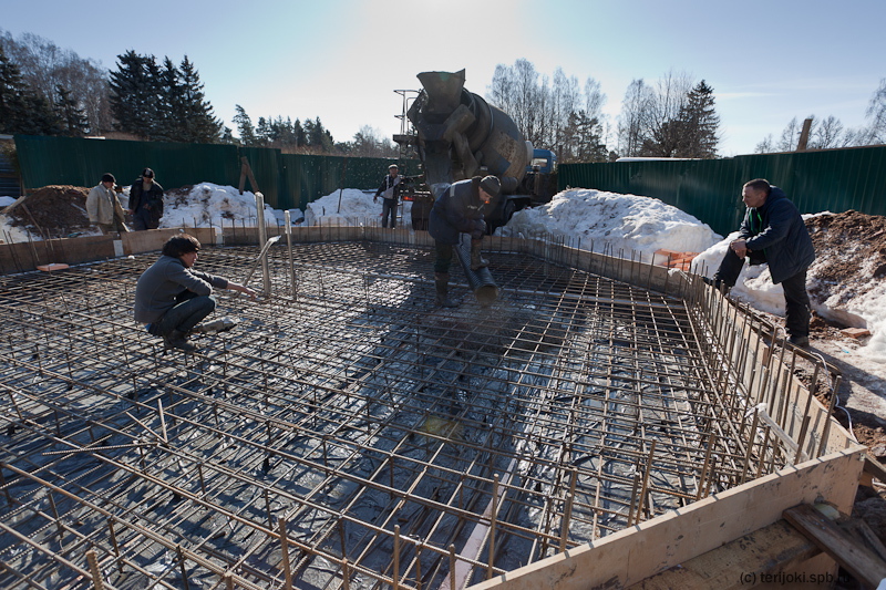 Первый бетон залит в основание нового "старого" фонтана