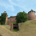 Часовая башня(слева) и Северная башня(справа)