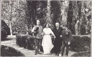Ностиц Григорий Иванович и Лилли-Маделяйн (слева). Ялта, родовое имение.