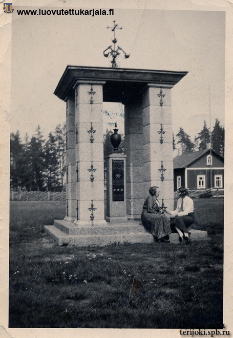 Памятник в честь сражения 1656 г. на площади в Рауту. Фото с сайта luovutettukarjala.fi, 05.08.1934 г.