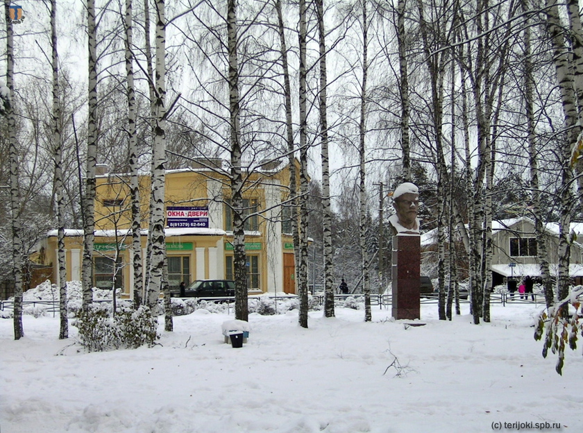 Памятник  В.И.Ленину, установленный на месте бывшего монумента в честь сражения 1656 г. Вид до урагана 2010 г. Фото В.Патрунова, 06.11.2006 г.