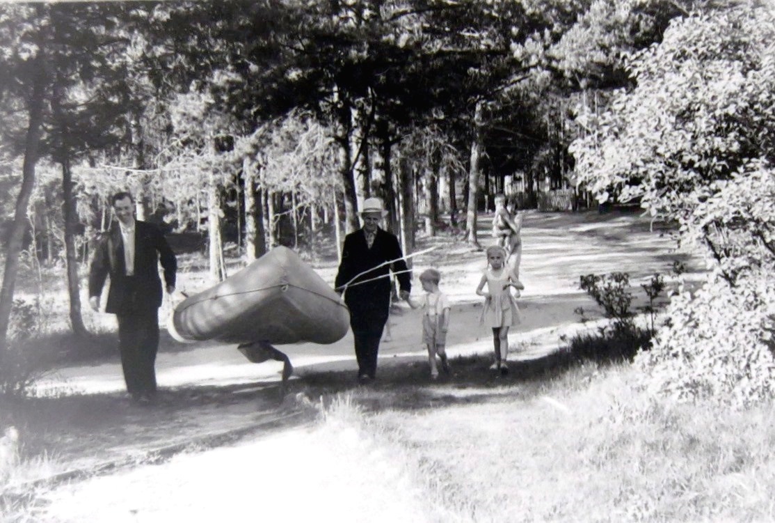 Справа развалины дома Соколовского, подходим к лестнице