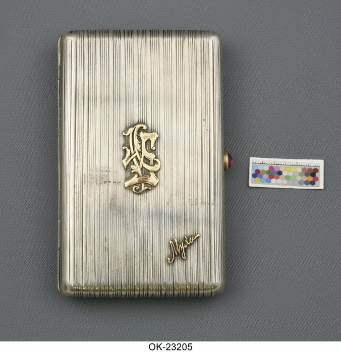 Архаров .Портсигар после 1908 г. Экспозиция ГИМ (Исторический музей).jpg