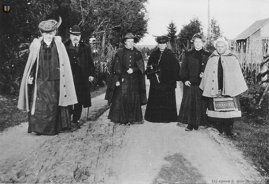 Уусикиркко. Крючковы у дочери Евдокии фон Шталь-Хан в Уусикиркко 1910-.jpg