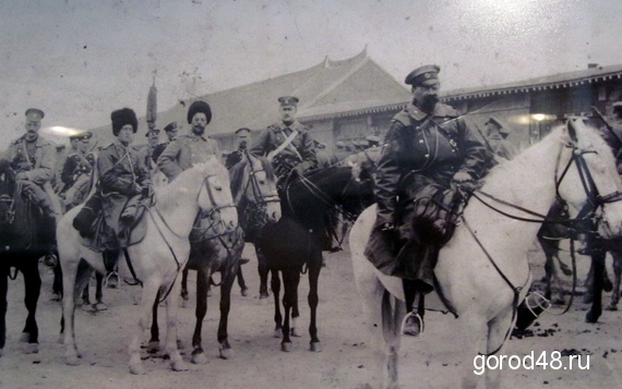 52-й драгунский Нежинский полк в походном порядке.jpg