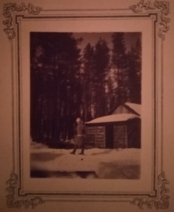 1.8 н ЗимойТериоки.Озеро Красавица. Нина на лыжах. 2 марта 1914 - копия.jpg