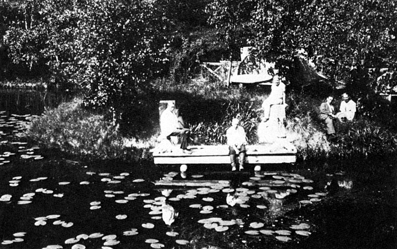 усадьба Арронга. пристань и паром 1930е.jpg