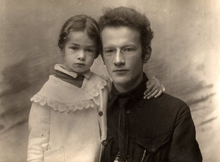 Георгий (Юрий) Кос с дочерью 1925.jpg