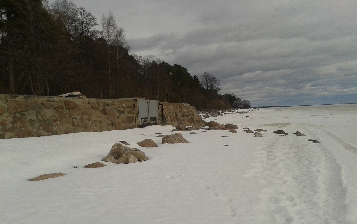 каменная стенка Дрябина (сл.) и Зиминой (спр.)2016.jpg