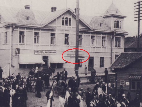 развилка у кафе и указатель.jpg