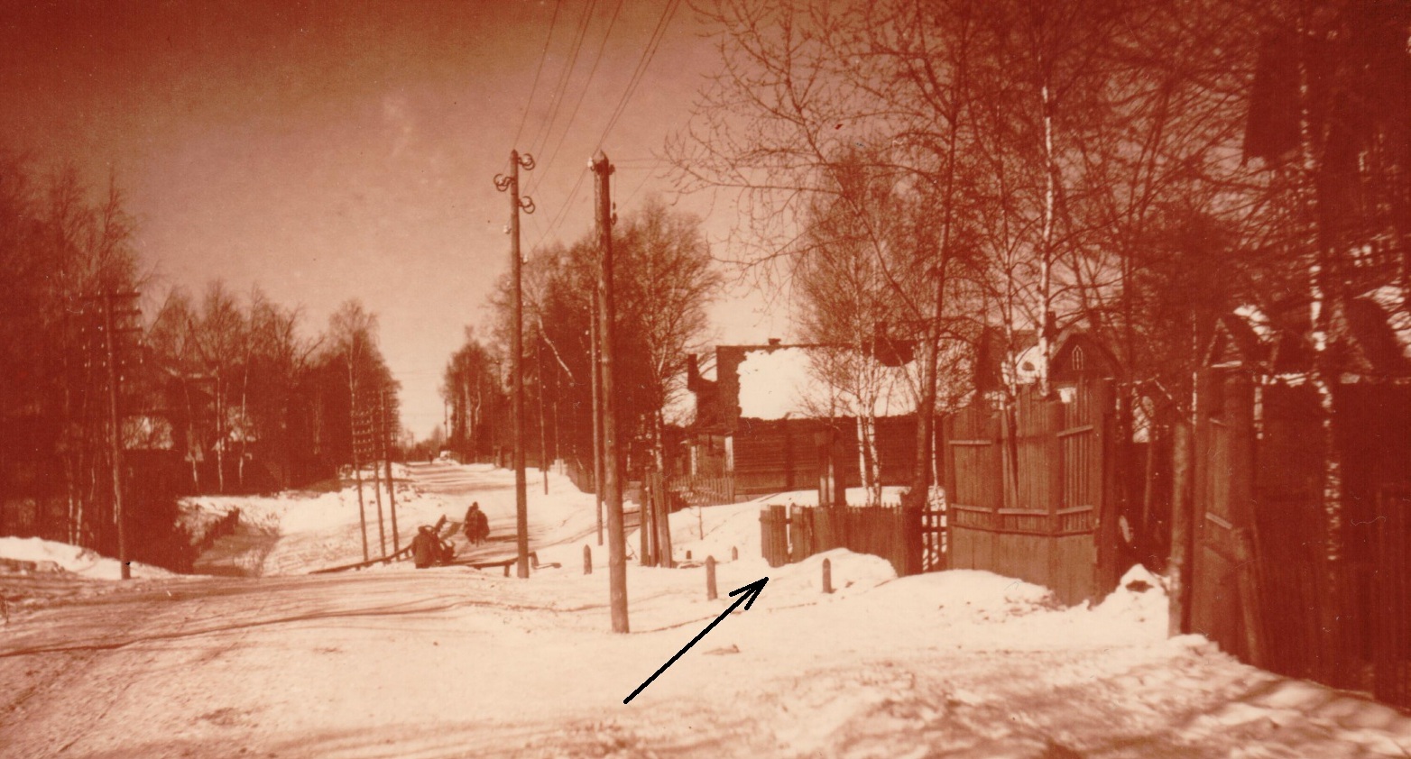 фотоателье Хейккиля на улице у мостика.jpg