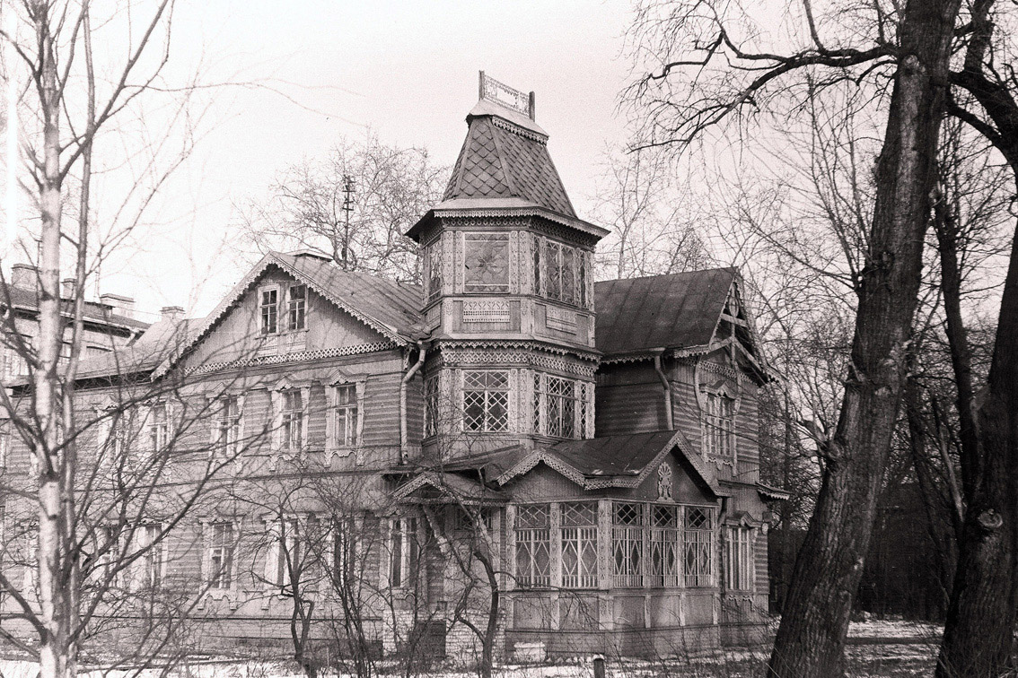 Уч-к 5 по Бол. Десятинной ул. Фото 1989 г..jpg