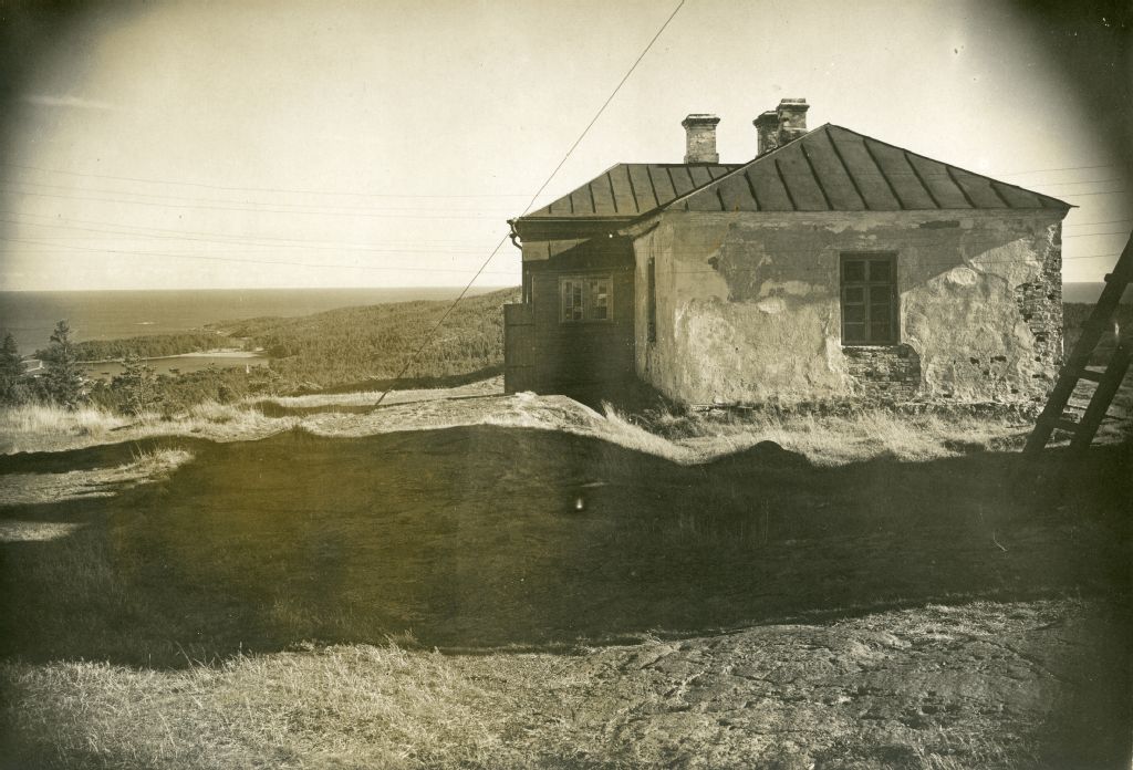 маяк северный дом маячника 1920е.jpg