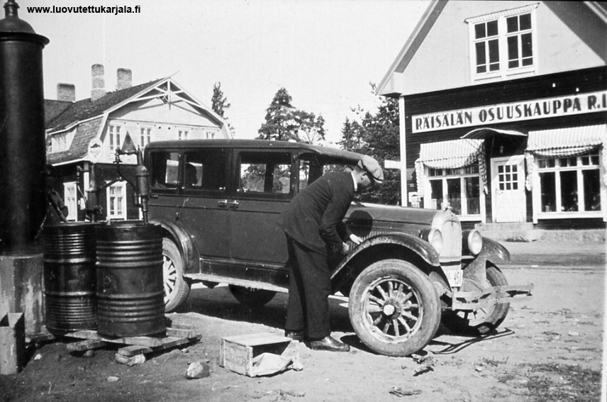 кооп.маг и заправка около 1930г..jpg