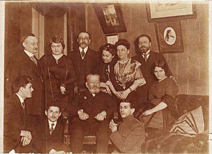 Rabinovich_family.jpg