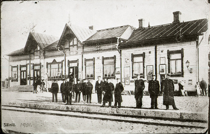 Сяйниё вокзал 1901 спр. нач. станции Бромс.jpg
