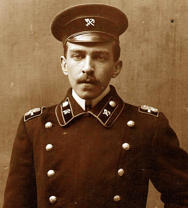 студент Института П.С. (форма черная со св.-зеленой выпушкой).jpg