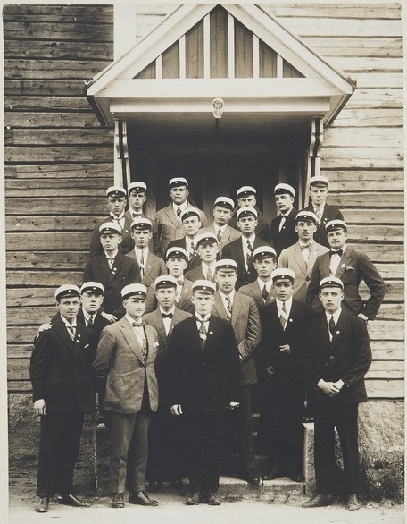 Сеурахуоне  1924 вход со стор. парка.jpg