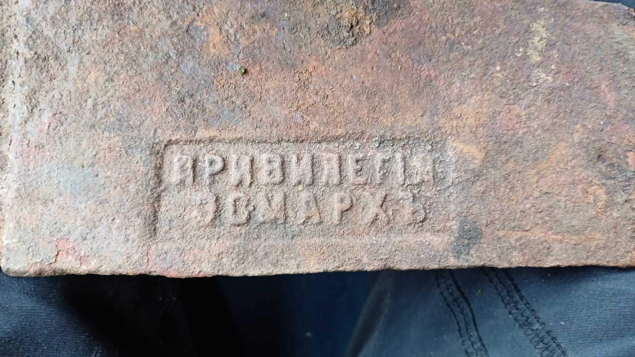 Mustapohja-1.jpeg