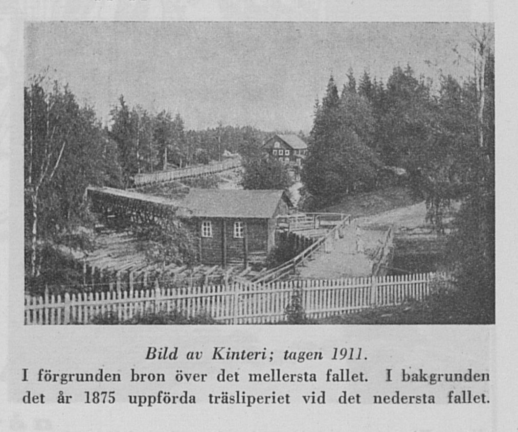 1911 год. На переднем плане мост через средний водопад. На заднем плане — мельница для измельчения древесины, построенная в 1875 году у нижнего водопада.