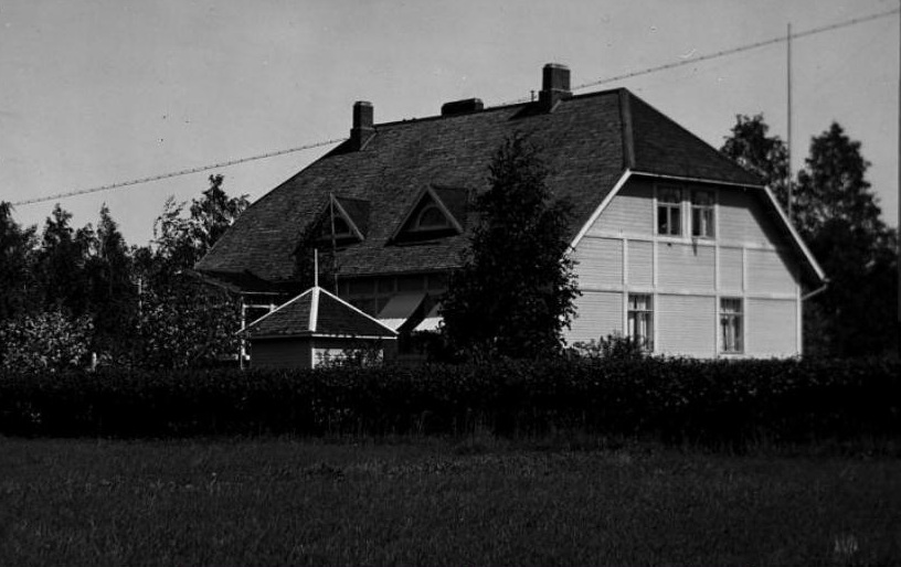 дом служащих Феррарии 1920е.jpg