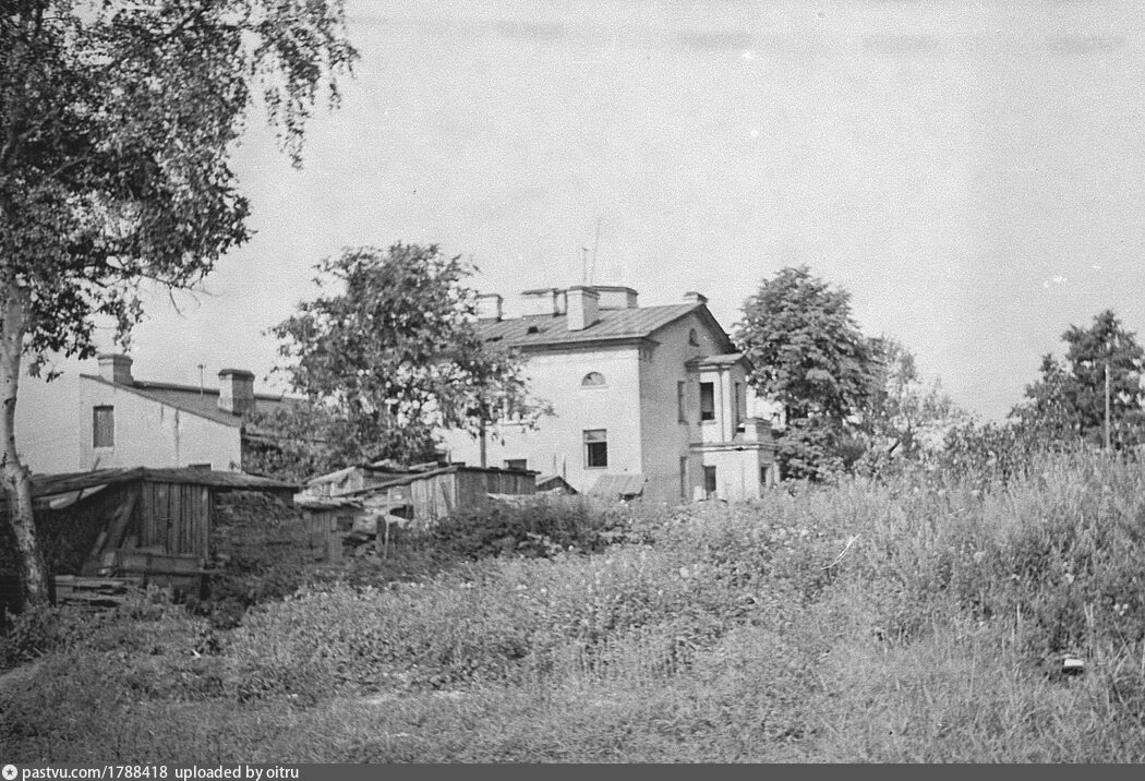 вилла Стаценко на Крестовском о. со двора 1955-60.jpg
