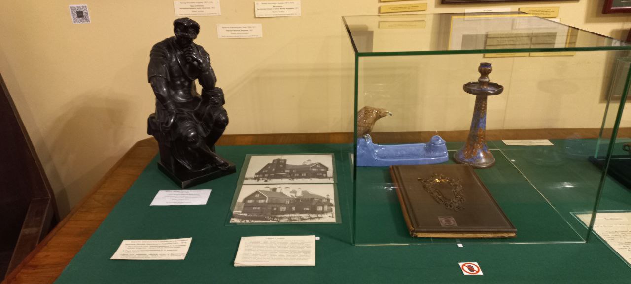 2. ЛА. Экспозиция_ стол1.jpg