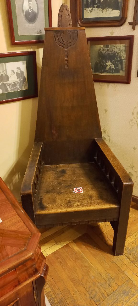 5. ЛА. Экспозиция_ стул1.jpg