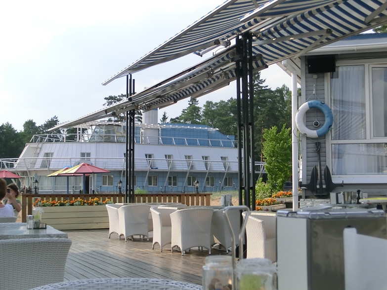 Вид на отель со стороны ресторана &quot;Причал&quot;