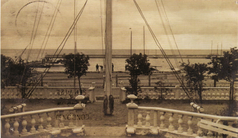 Терийоки. Вид из яхт-клуба на гавань. Около 1912 г. - Терийоки. Вид из яхт-клуба на гавань.
Открытка изд. Линдстрёма, фотограф Кристи (Ревель), около 1912 г.
(с) Фотографии из альбома "На поезде от Санкт-Петербурга до Кивенаппа". terijoki_jpk-155.jpg