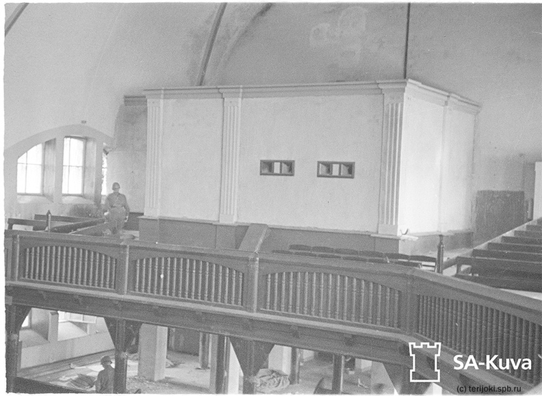 Интерьер кирхи Койвисто, 1941 г.
Фото из архива Сил Обороны Финляндии http://sa-kuva.fi sa-kuva_46643_Koivisto_1941.jpg