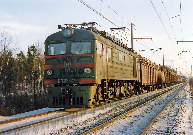 ВЛ23-121 на перегоне Верхне-Черкасово - Выборг-товарный. 19 января 1995 г. - ВЛ23-121 на перегоне Верхне-Черкасово - Выборг-товарный. 19 января 1995 г.
(с) Фото Д. Веревкина VL23-01.jpg