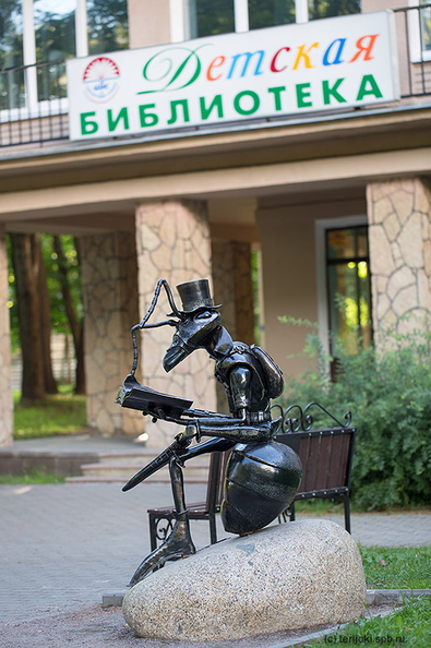 "Читающий муравей" у здания детской библиотеки Зеленогорска, пр. Ленина, 12. Открыт 28 июля 2012 г. - "Читающий муравей" у здания детской библиотеки Зеленогорска, пр. Ленина, 12. Открыт 28 июля 2012 г. zel_ant-02.jpg