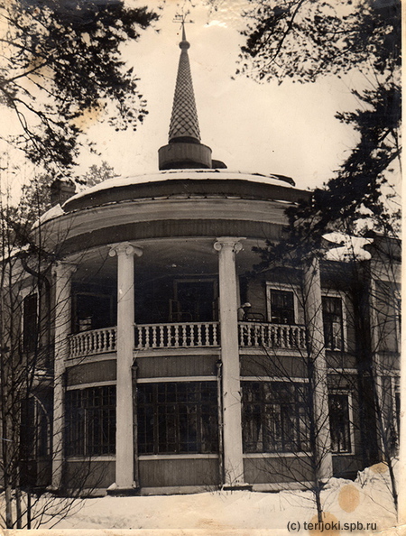 Корпус санатория "Жемчужина" (бывший дом Роггенгагена), фото периода 1947 - до 1960 - Корпус санатория "Жемчужина" (бывший дом Роггенгагена), фото периода 1947 - до 1960
Фото предоставил Алексей Писаренков Roggengagen_195x.jpg